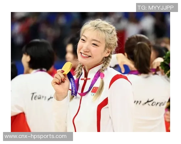 11岁女孩在篮球场大放异彩中国女篮为其喝彩并向偶像李梦发声